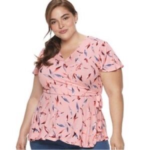 EVRI pink feather fluttery plus size top / 1X / Excellent condition